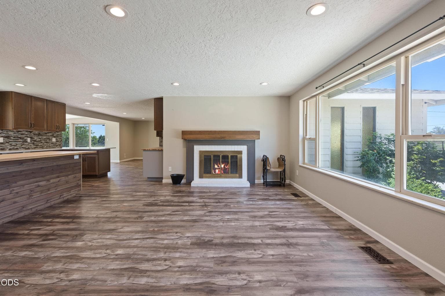 Photo of 6492 SW 51st 13 of 44