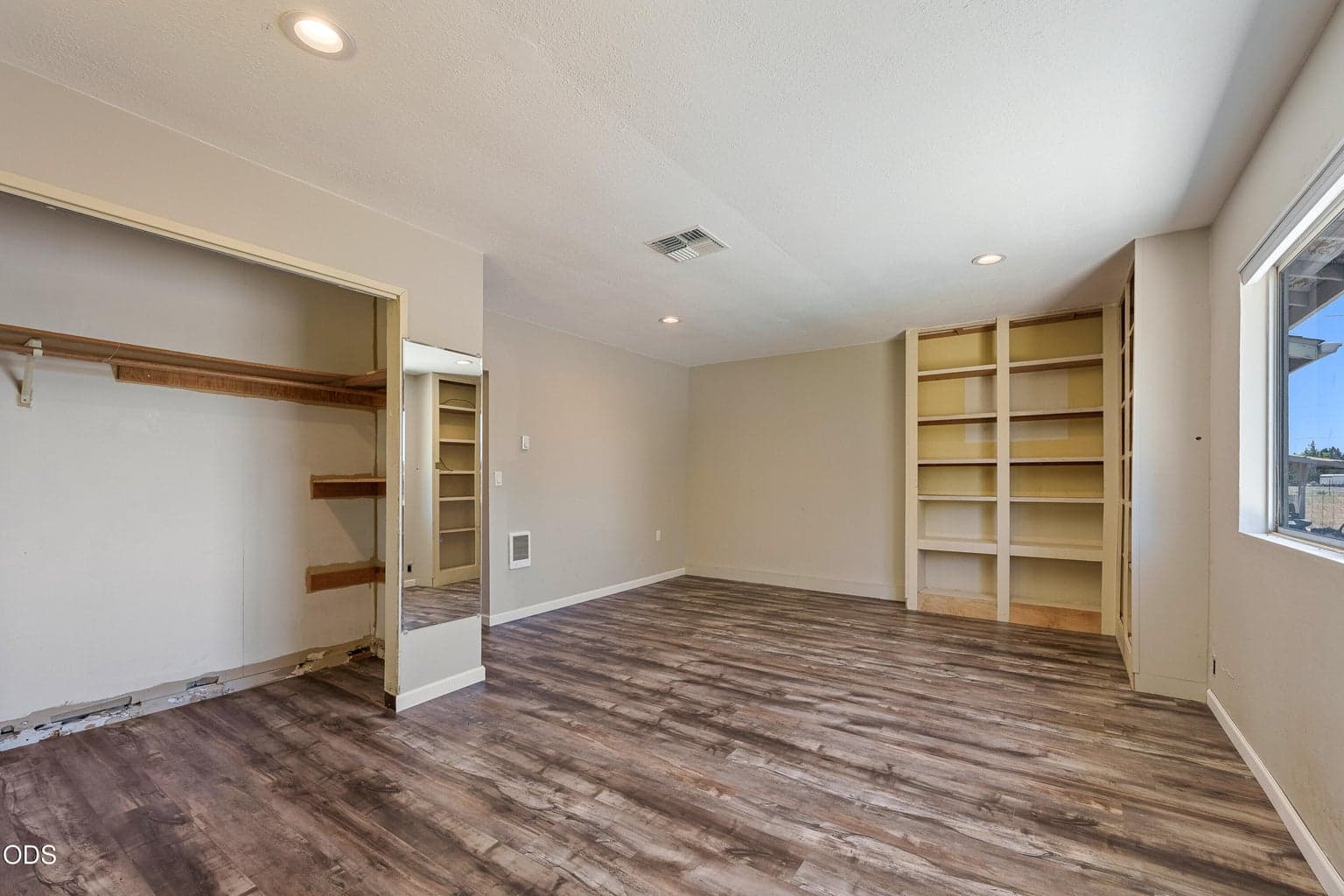 Photo of 6492 SW 51st 28 of 44