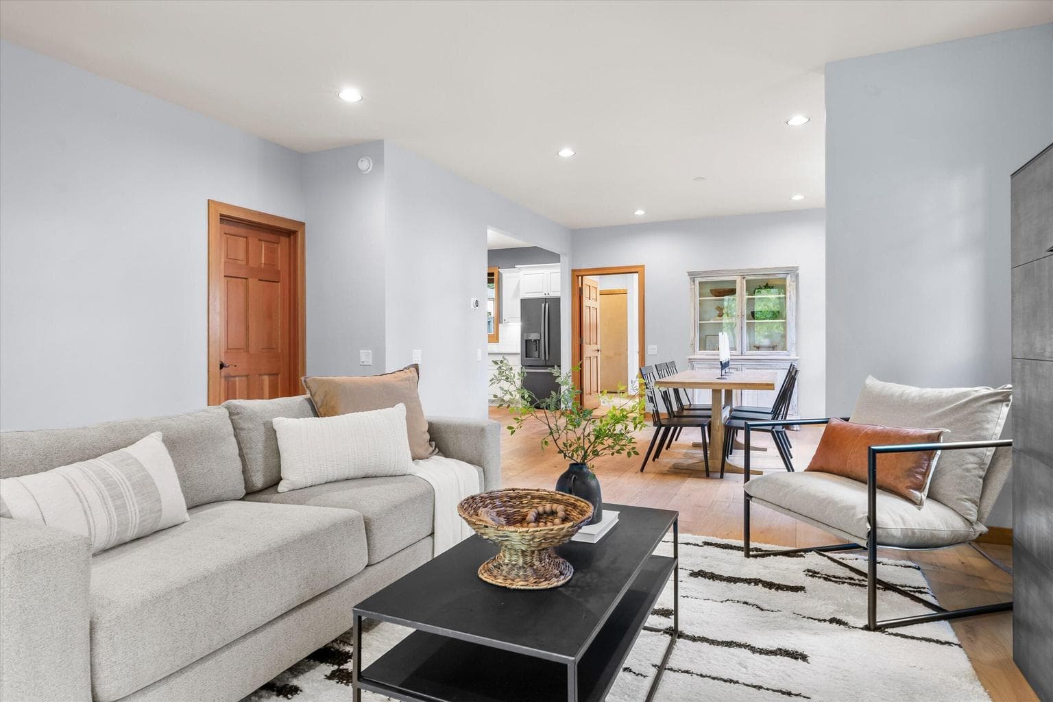 Photo of 1252 NW Ithaca Avenue 8 of 43
