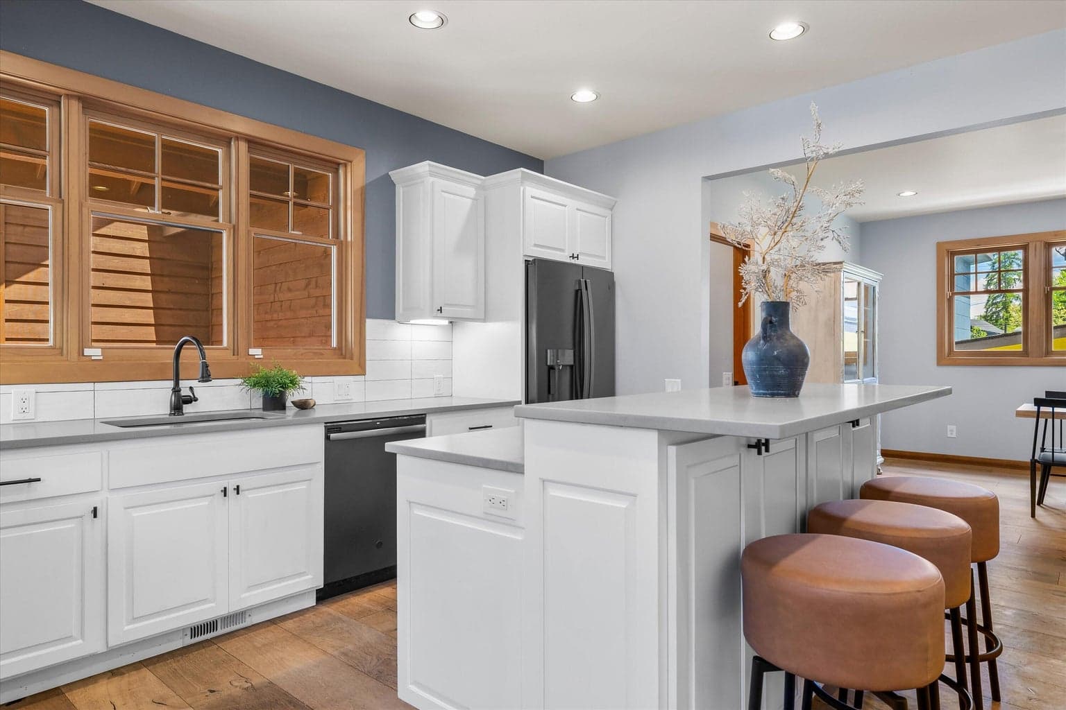Photo of 1252 NW Ithaca Avenue 16 of 43