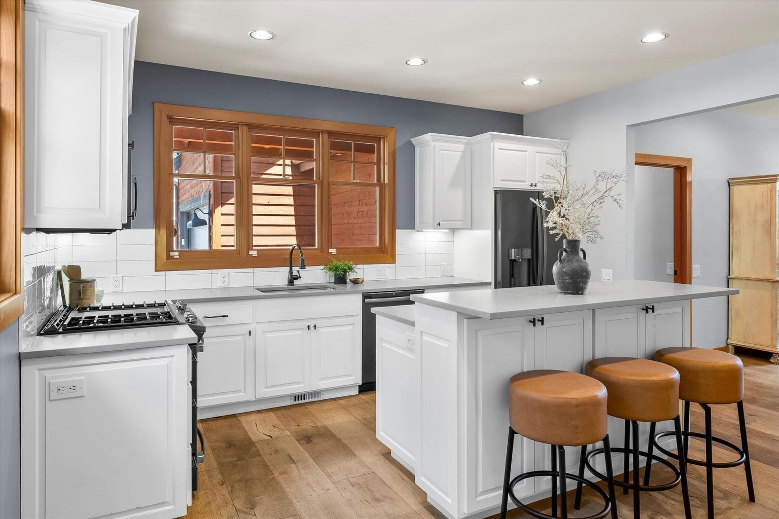 Photo of 1252 NW Ithaca Avenue 17 of 43