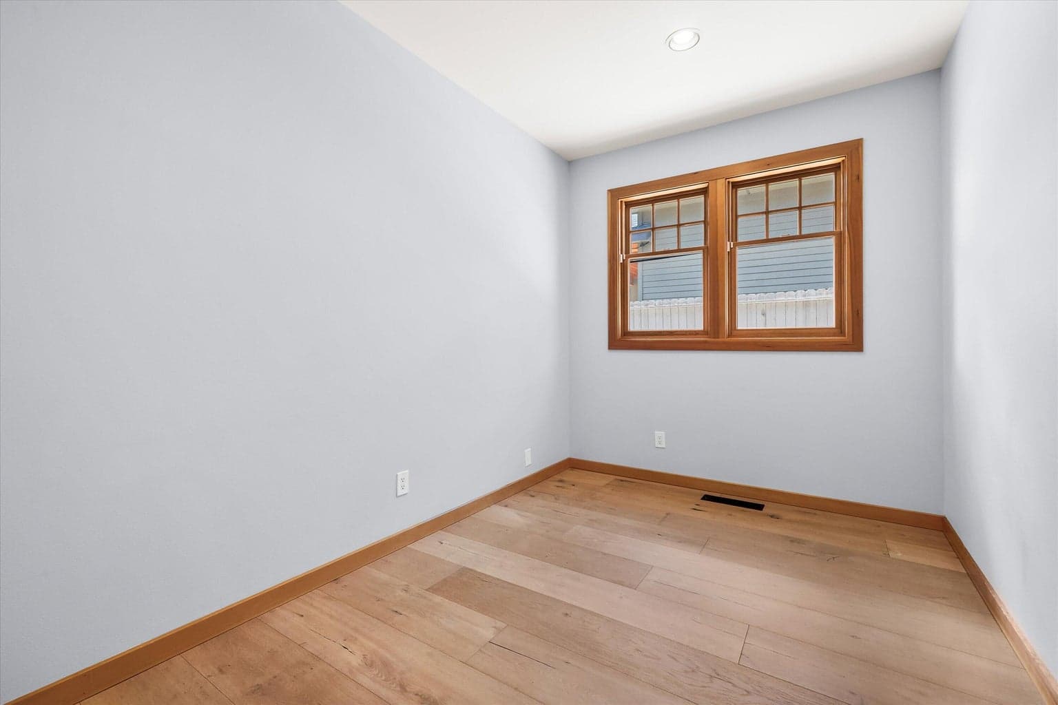 Photo of 1252 NW Ithaca Avenue 19 of 43