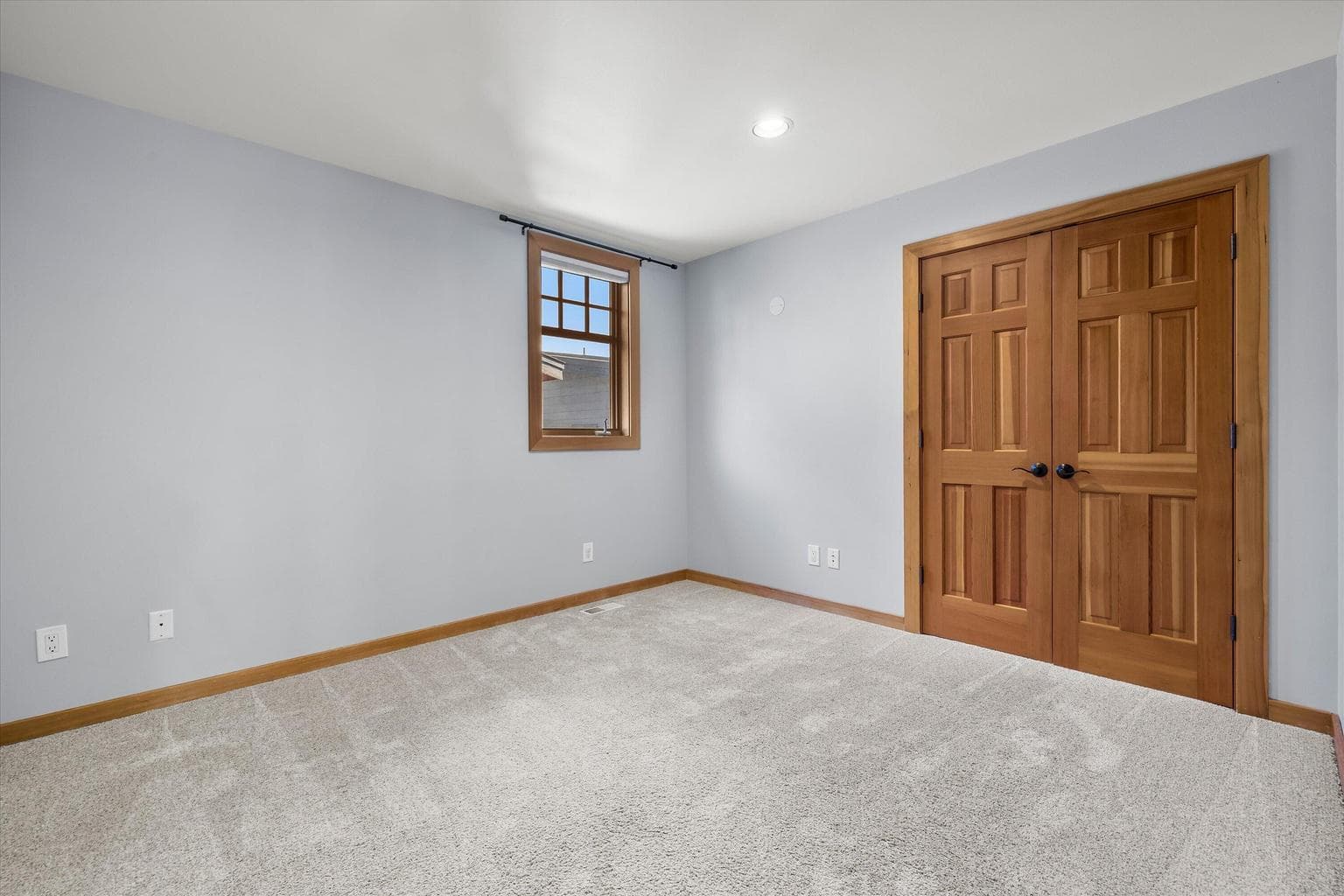 Photo of 1252 NW Ithaca Avenue 29 of 43