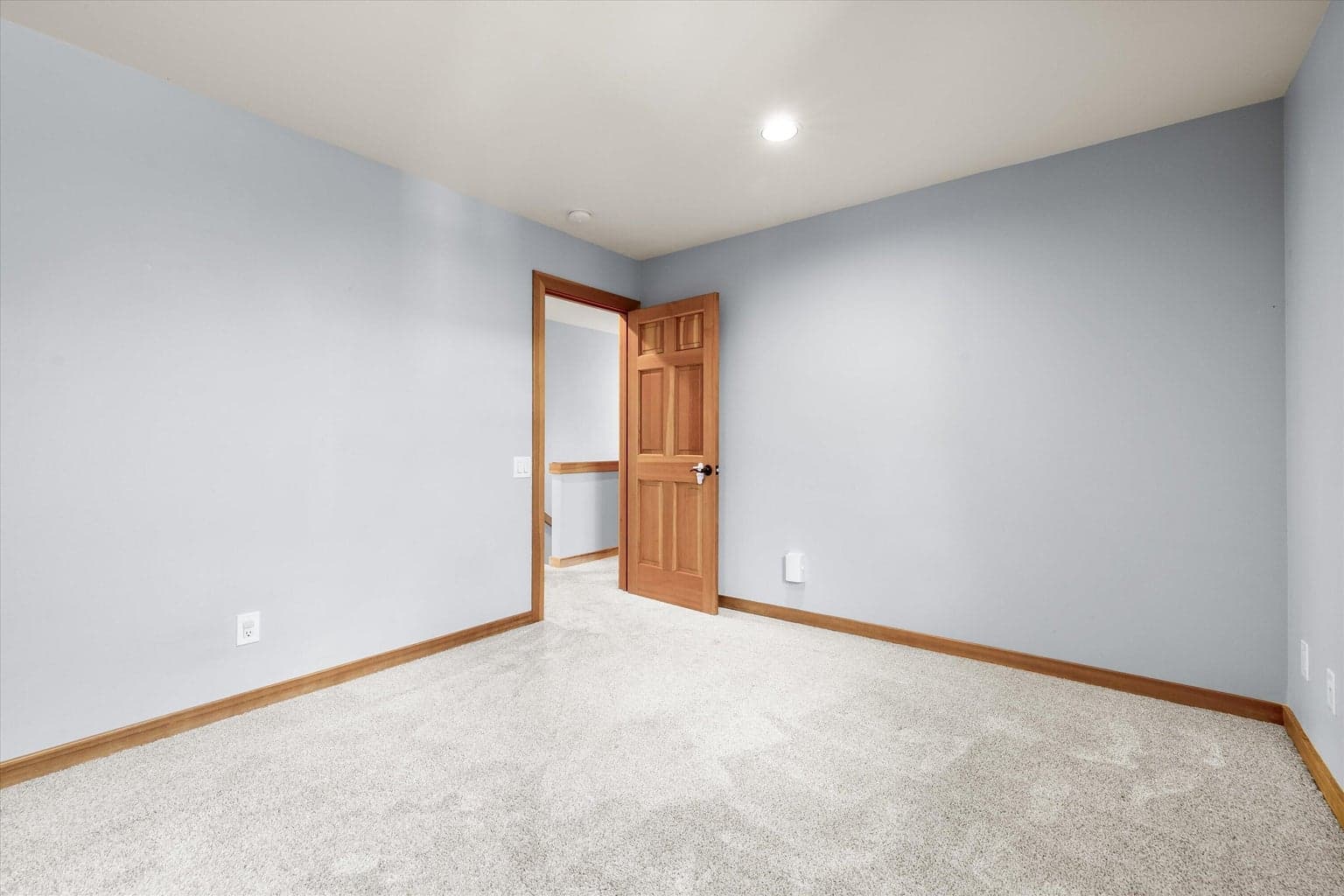 Photo of 1252 NW Ithaca Avenue 30 of 43