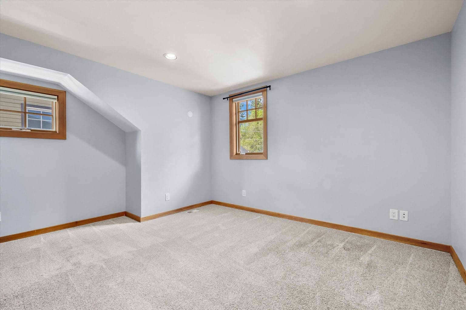 Photo of 1252 NW Ithaca Avenue 31 of 43