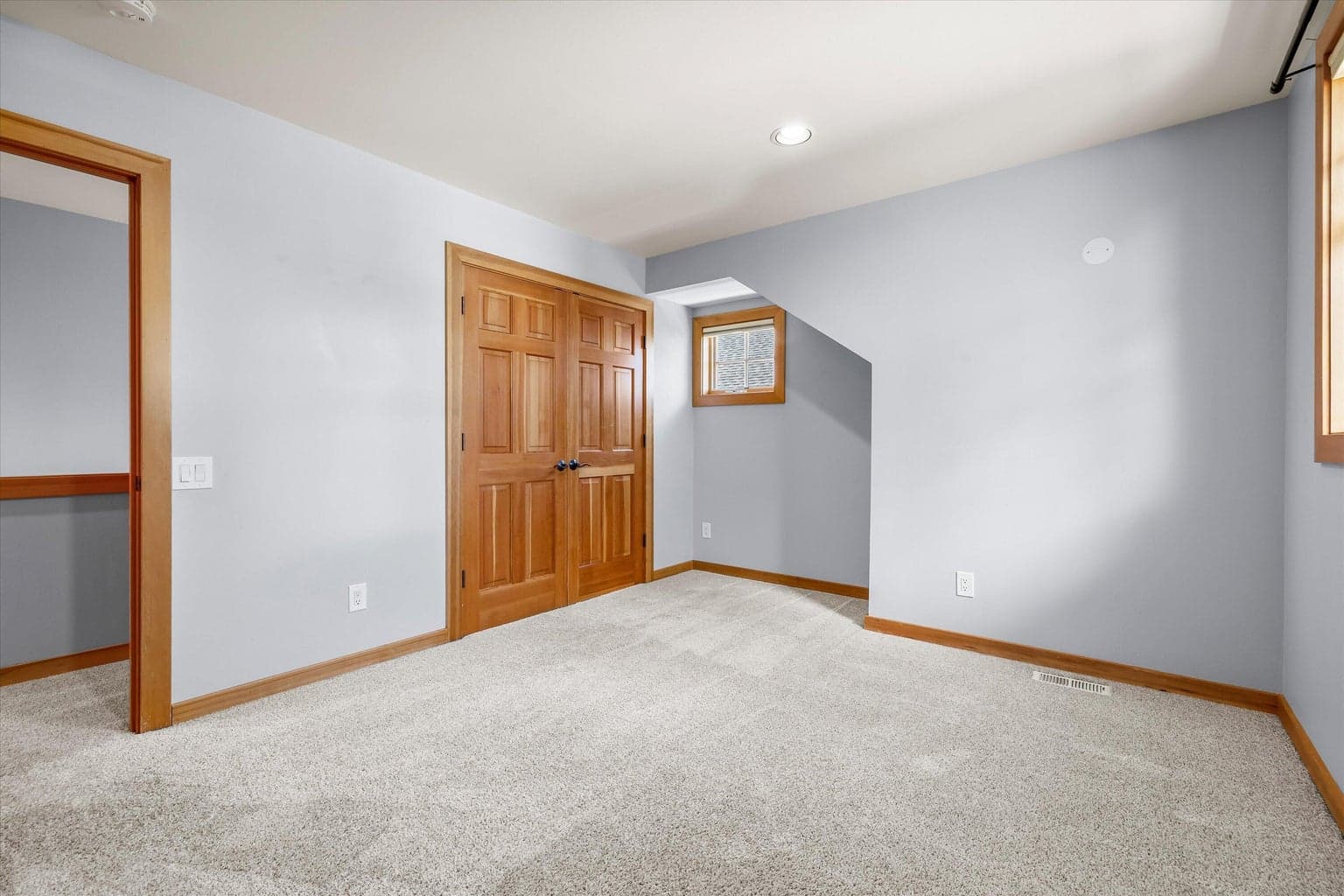 Photo of 1252 NW Ithaca Avenue 32 of 43