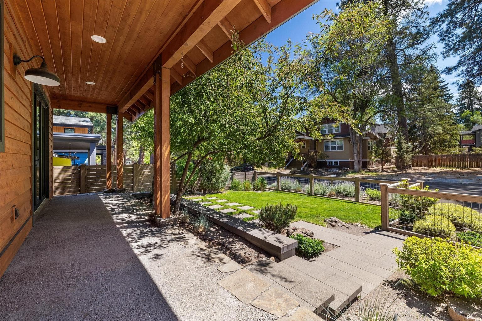 Photo of 1252 NW Ithaca Avenue 33 of 43