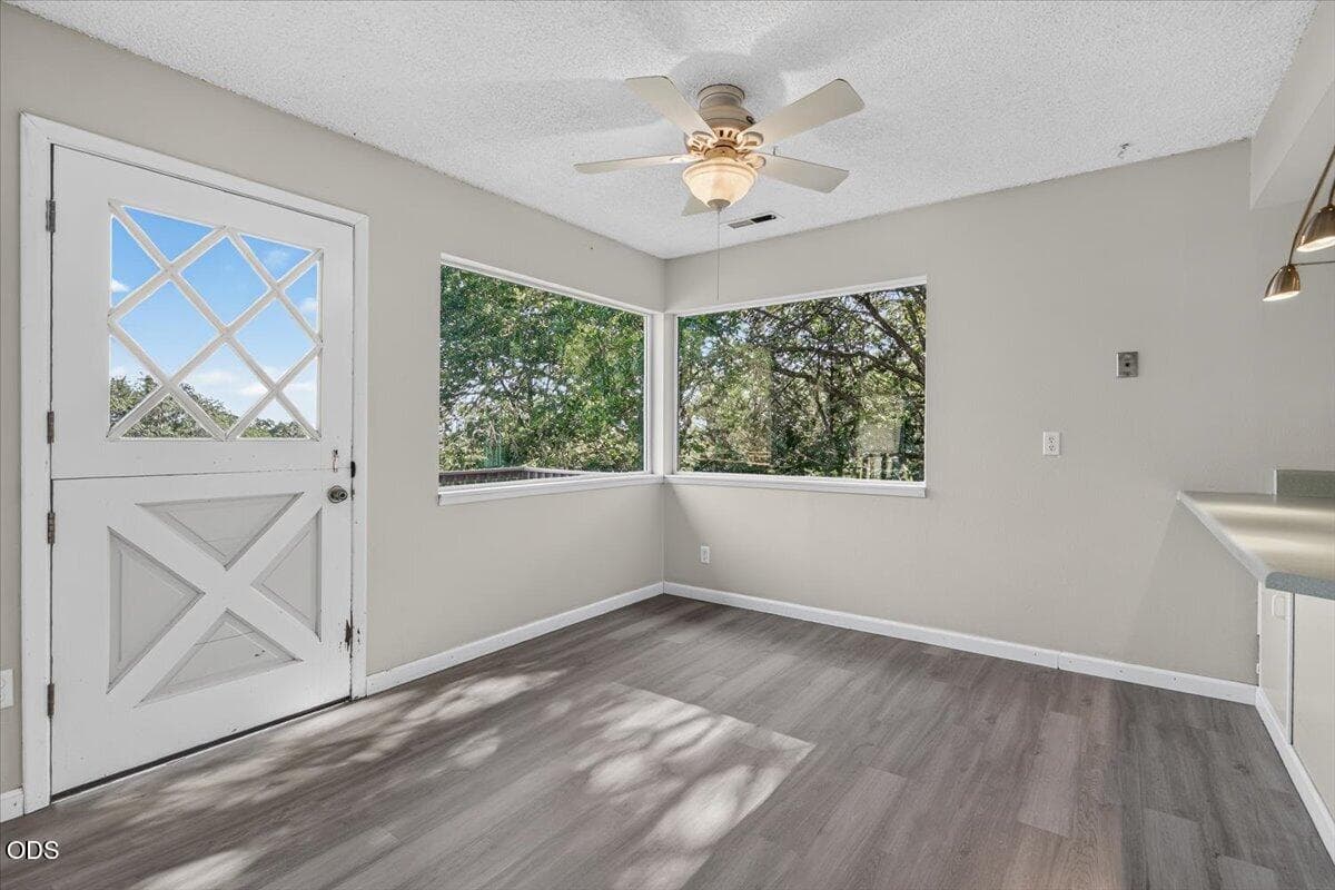 Photo of 5015 Dark Hollow 5 of 28