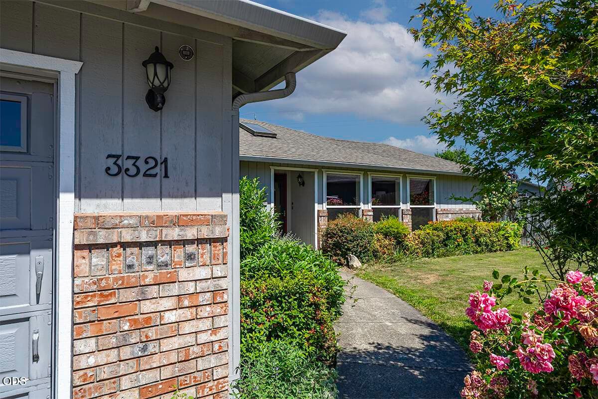 Photo of 3321 Oneida 3 of 28