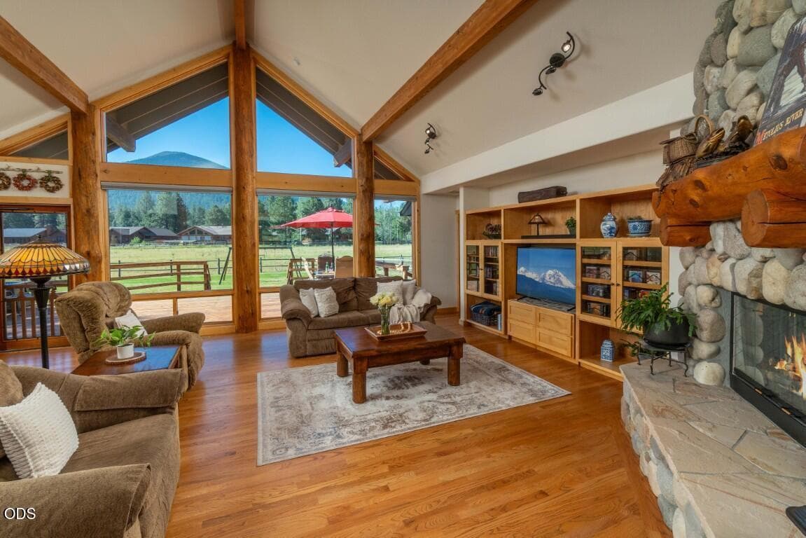 Photo of 26275 Metolius Meadows 6 of 38