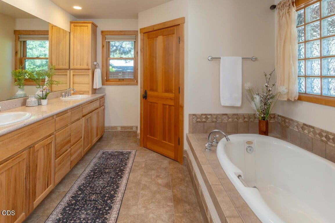 Photo of 26275 SW Metolius Meadows Drive 18 of 37