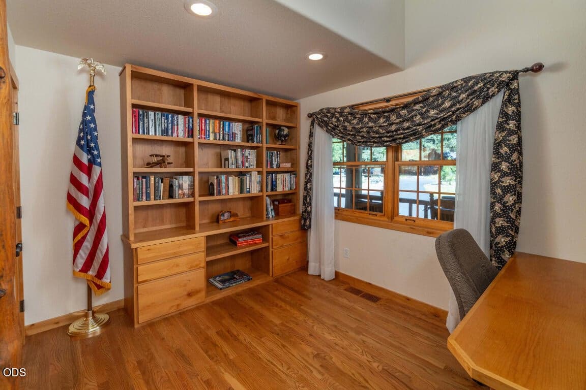 Photo of 26275 SW Metolius Meadows Drive 19 of 37