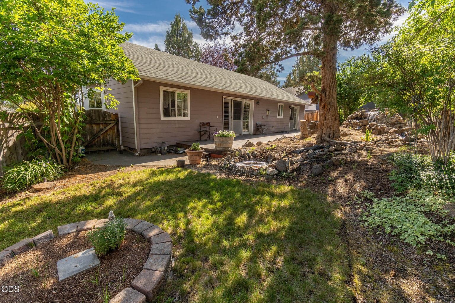Photo of 2987 NE Oakley Court 17 of 26