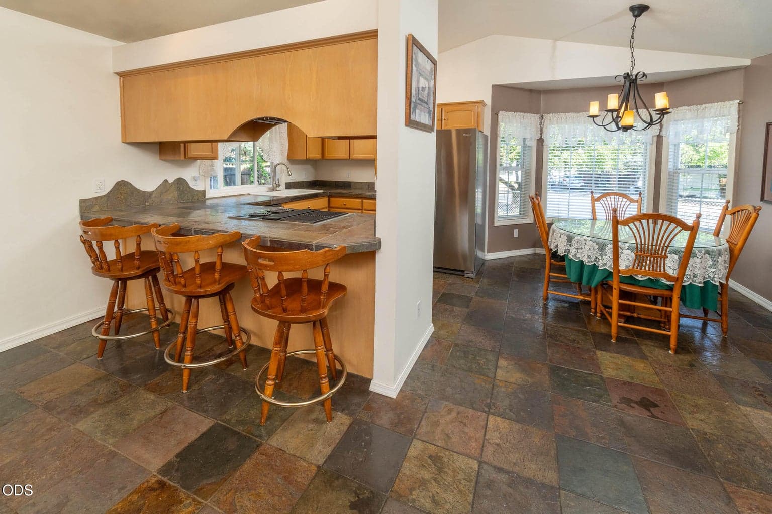 Photo of 2987 NE Oakley Court 6 of 26