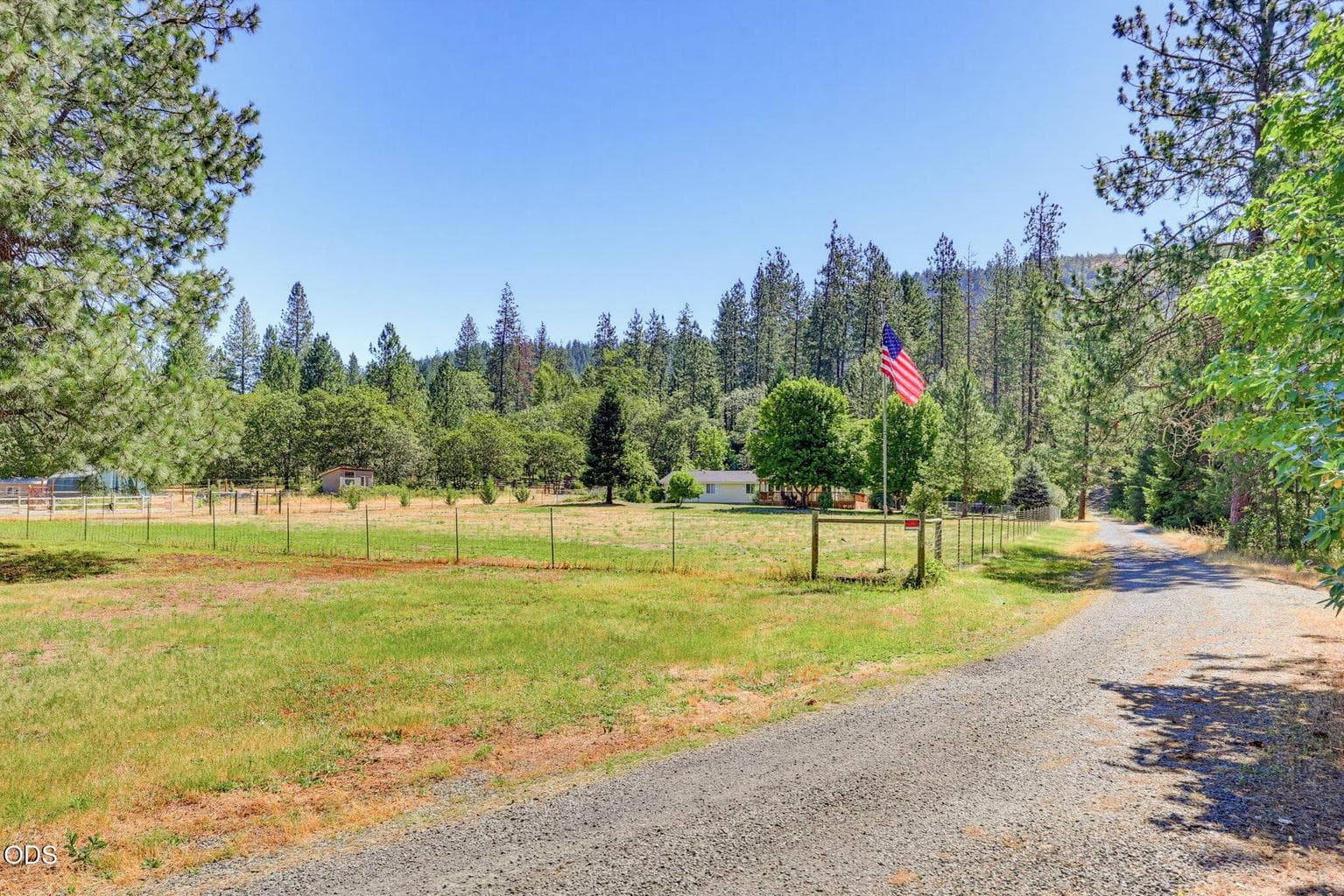 Photo of 2072 Evans Creek 4 of 31