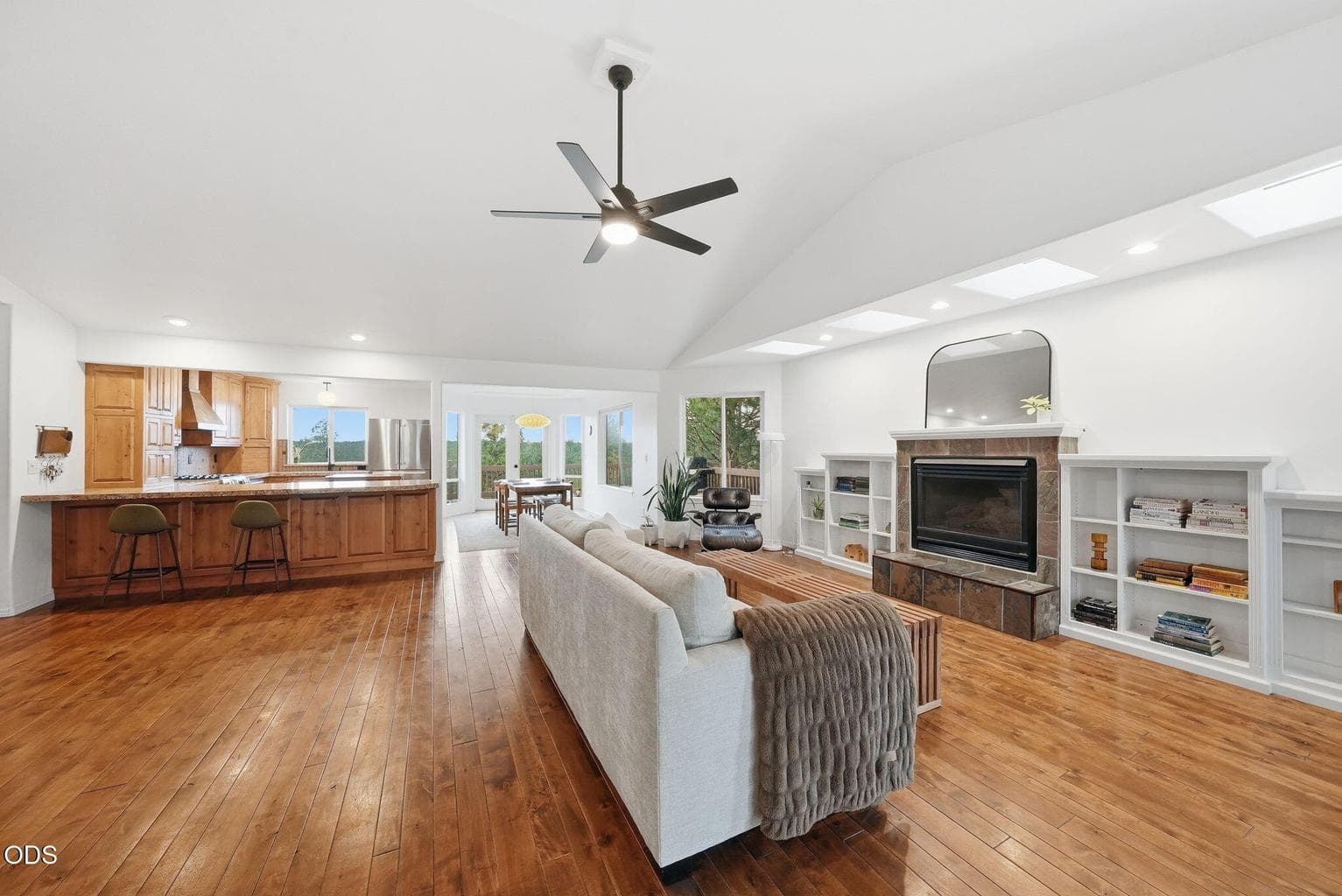 Photo of 1819 SW Troon Avenue 5 of 82