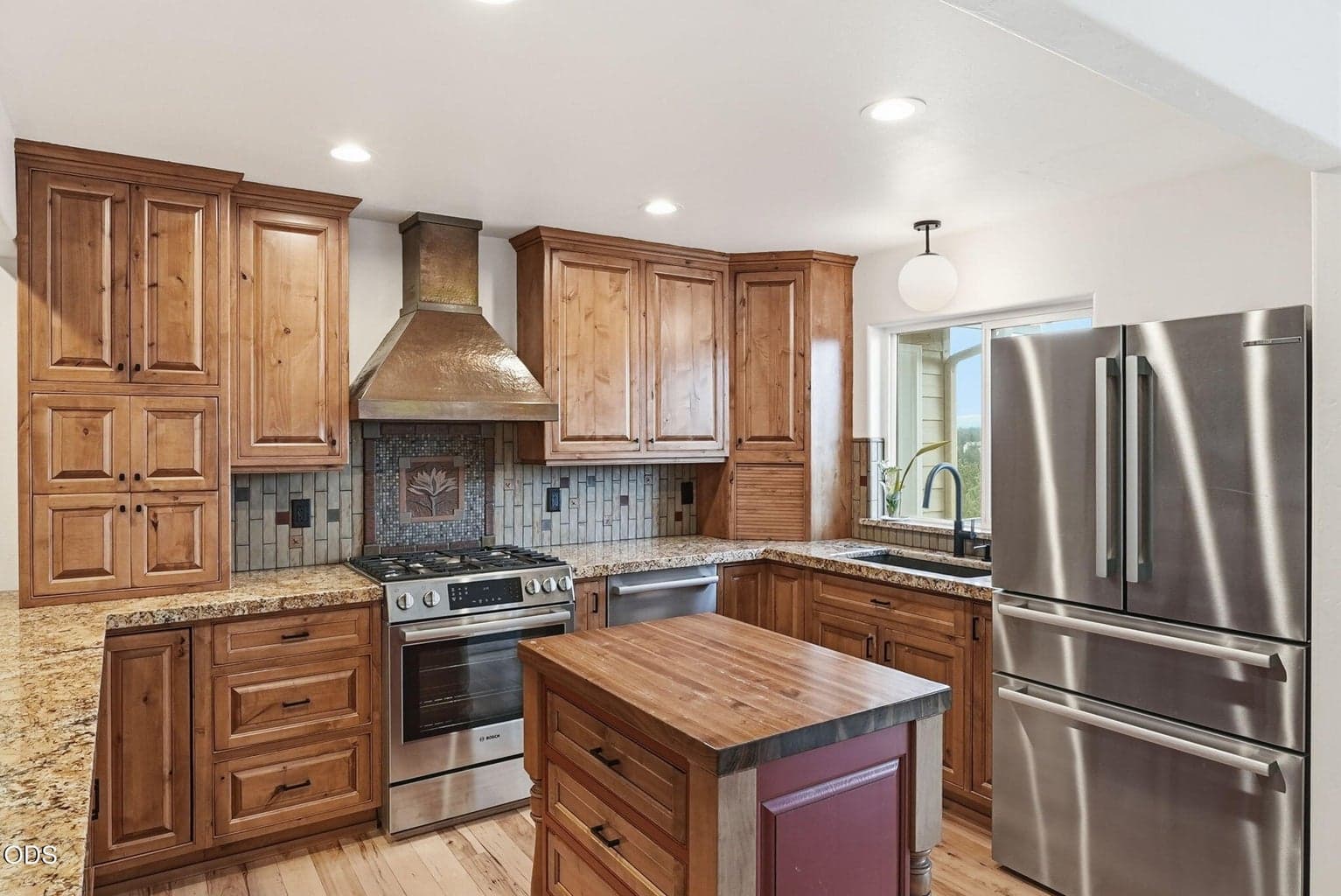 Photo of 1819 SW Troon Avenue 11 of 82