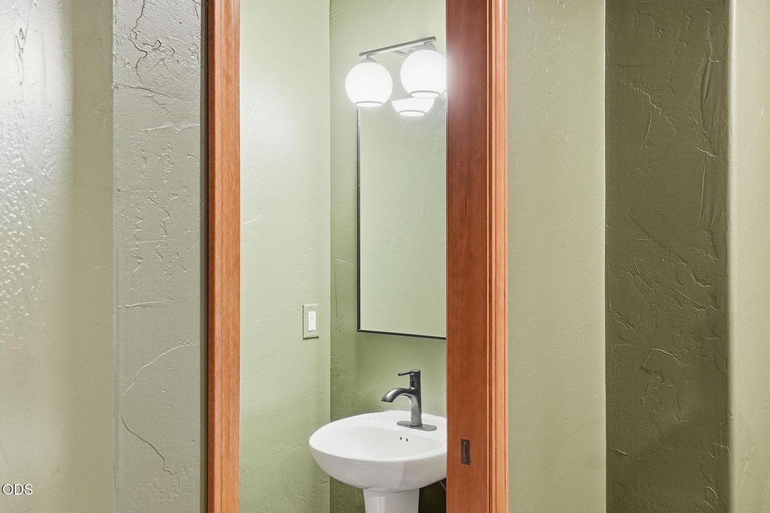 Photo of 1819 SW Troon Avenue 65 of 82