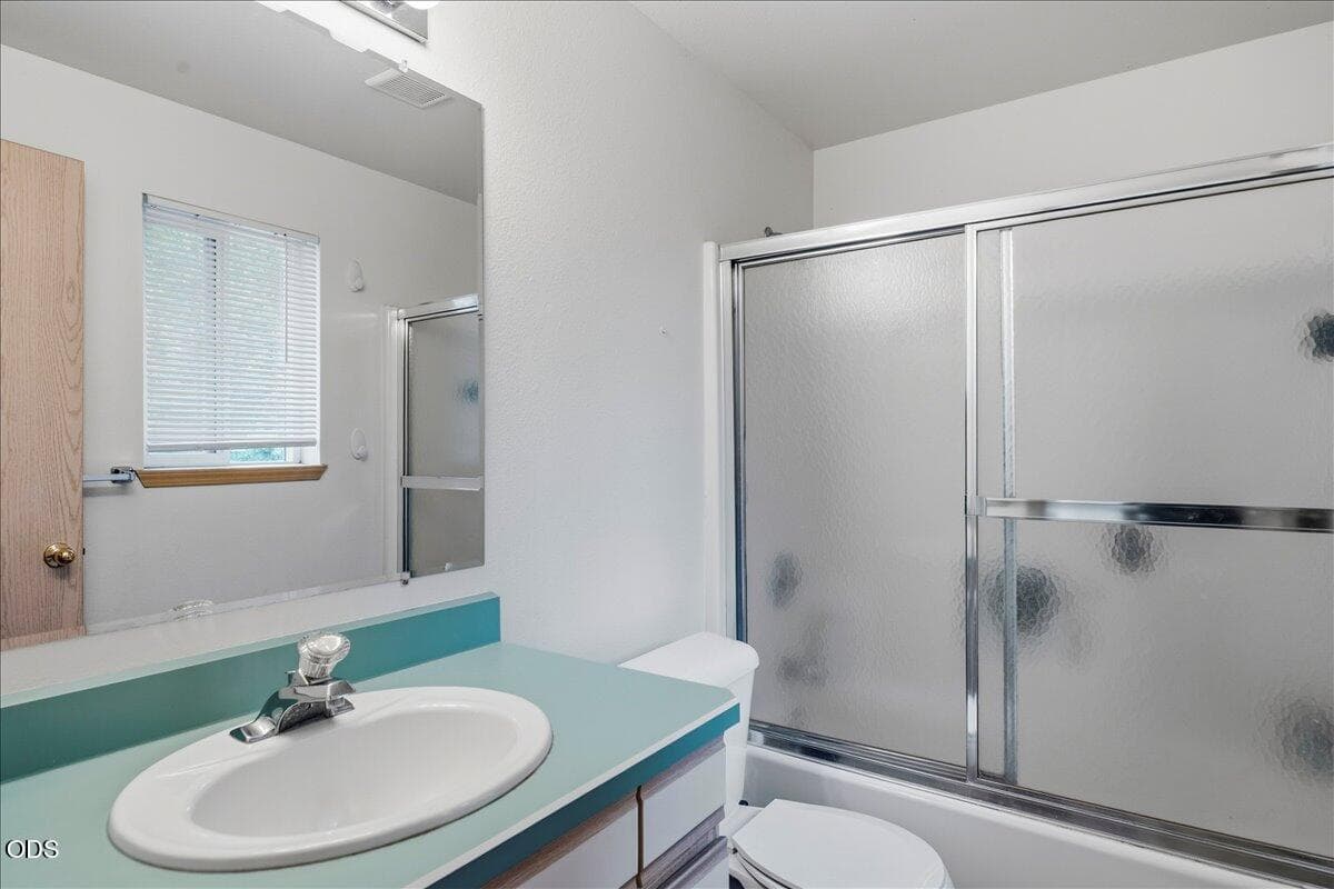 Photo of 1559 SW Rimrock Way 14 of 40