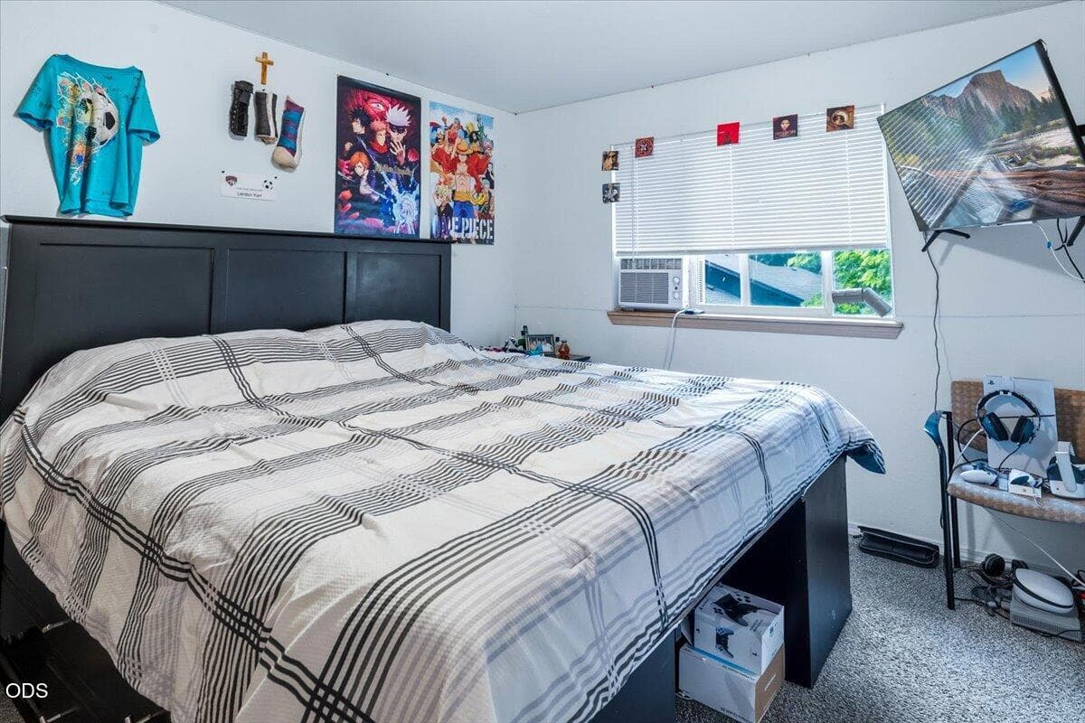 Photo of 1559 SW Rimrock Way 15 of 40
