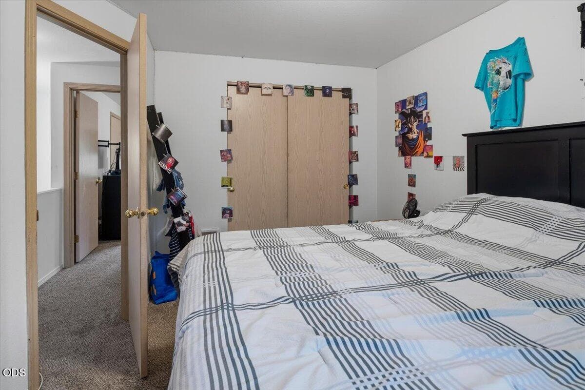 Photo of 1559 SW Rimrock Way 16 of 40