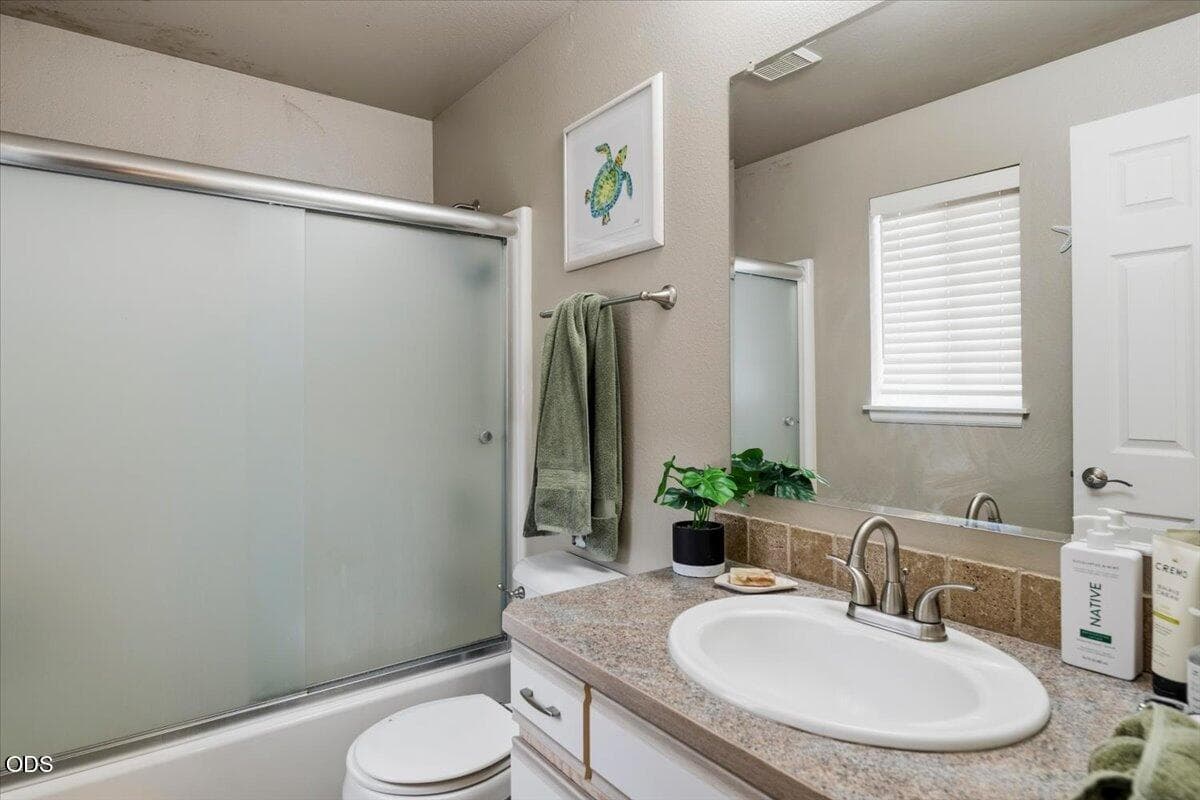 Photo of 1559 SW Rimrock Way 30 of 40