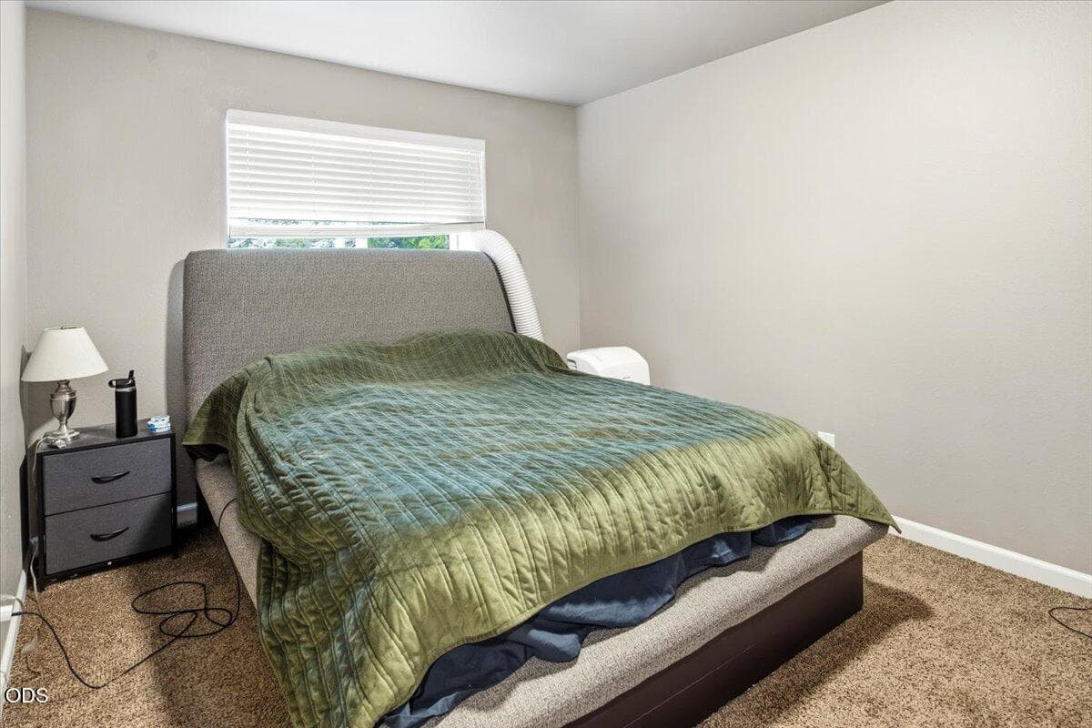 Photo of 1559 SW Rimrock Way 31 of 40