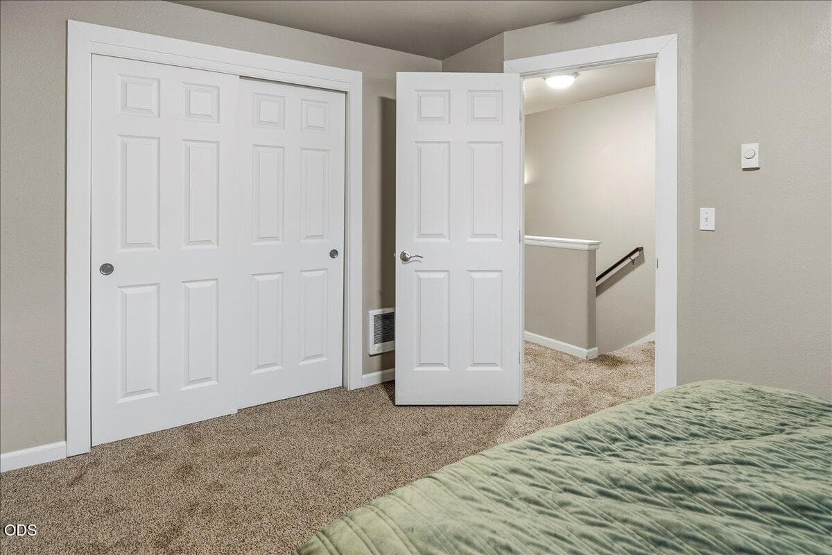 Photo of 1559 SW Rimrock Way 32 of 40