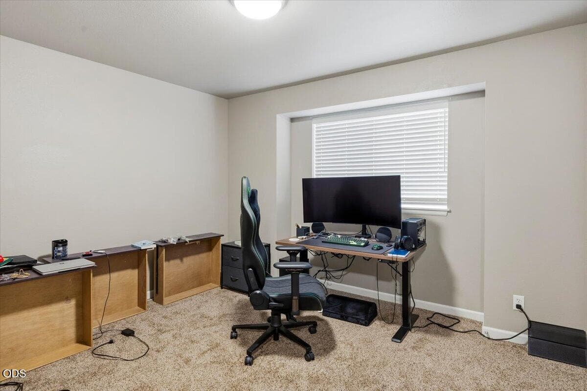 Photo of 1559 SW Rimrock Way 33 of 40
