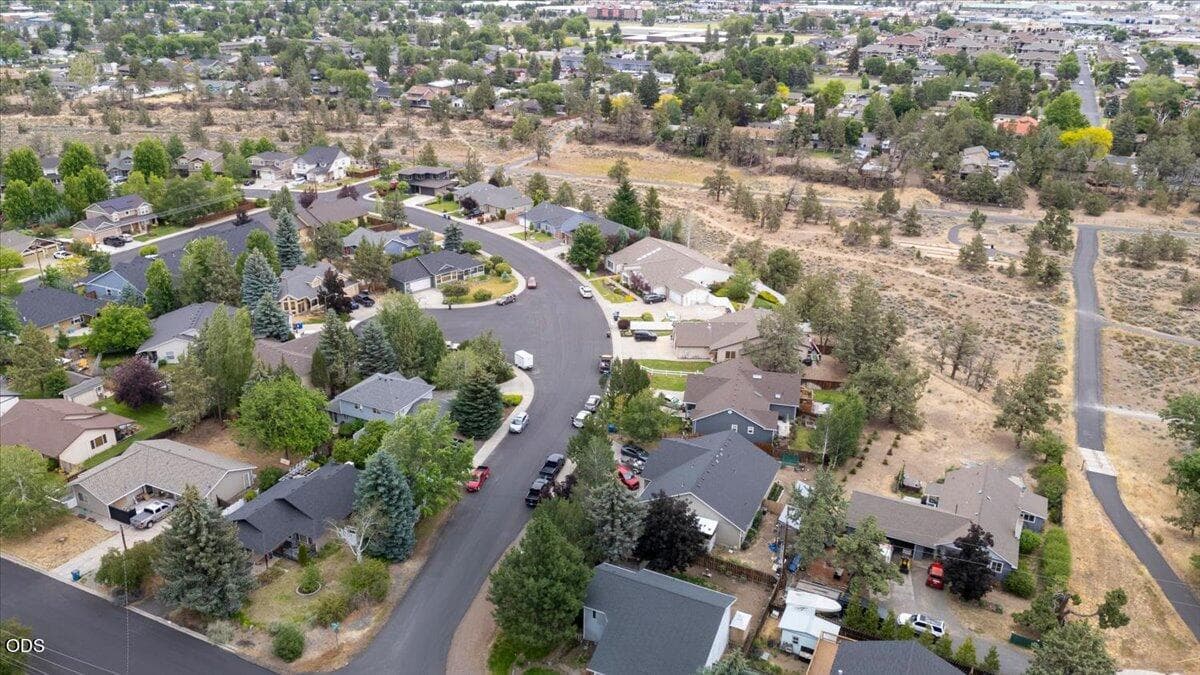 Photo of 1559 SW Rimrock Way 36 of 40