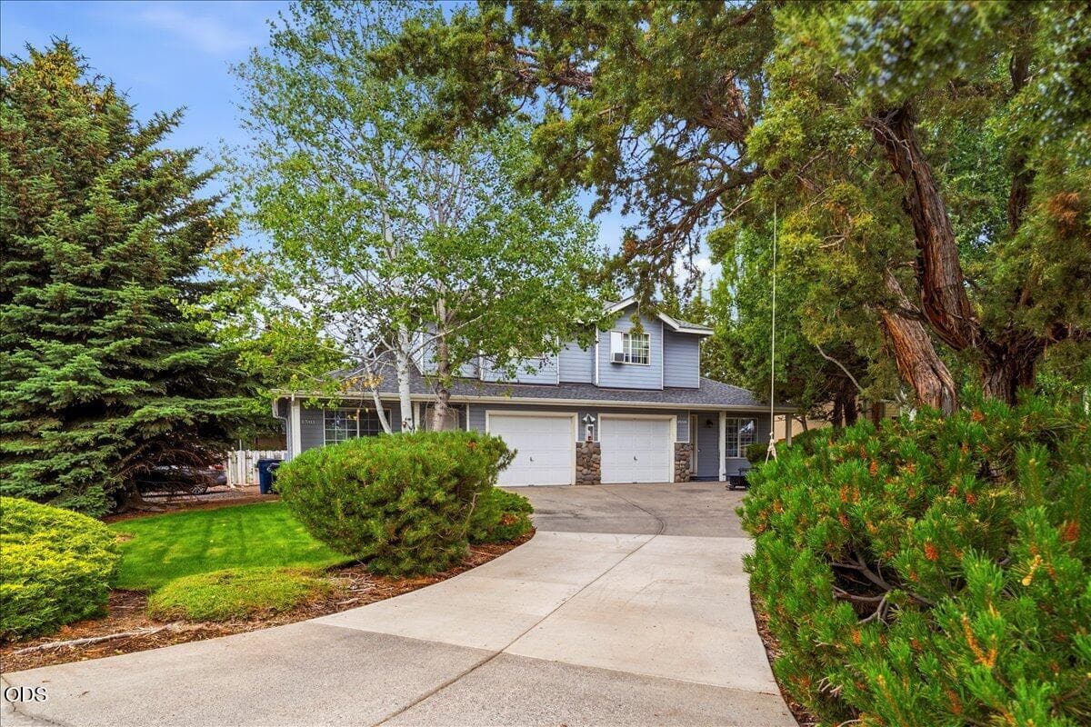 Photo of 1559 SW Rimrock Way 40 of 40
