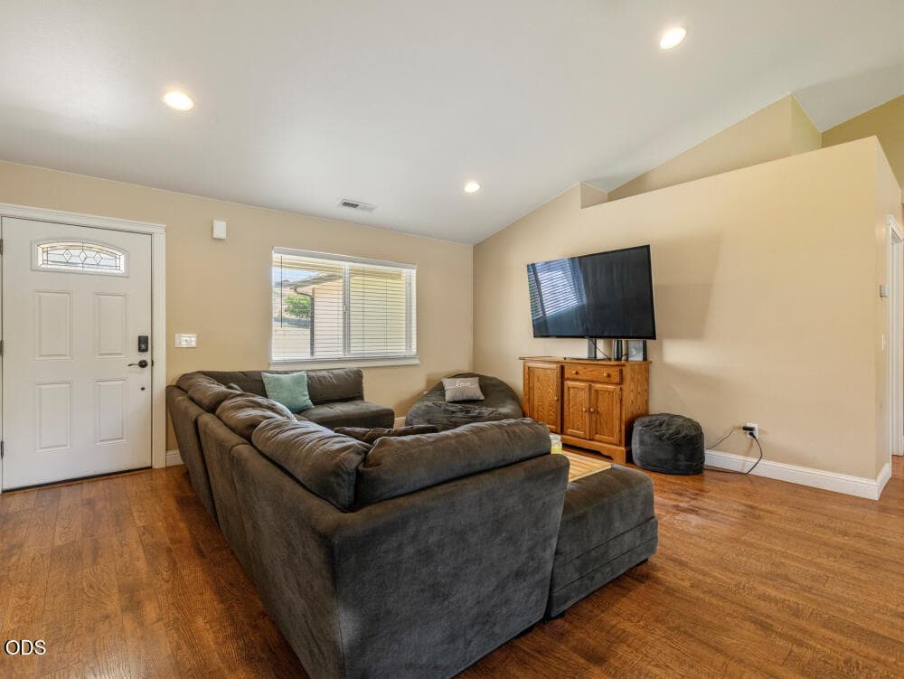 Photo of 2852 Glacier Drive 5 of 40