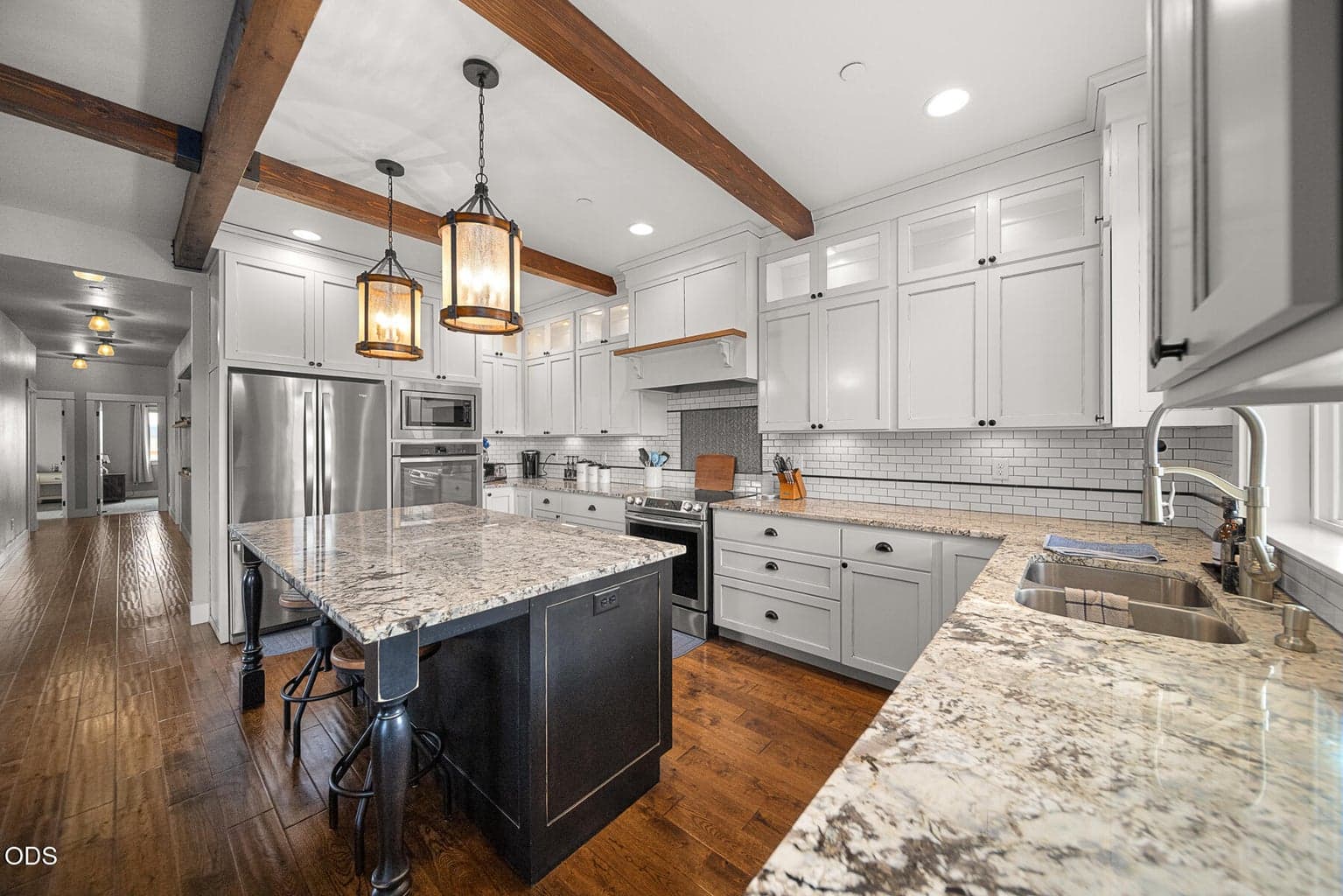 Photo of 8933 Elizabeth Way 3 of 29