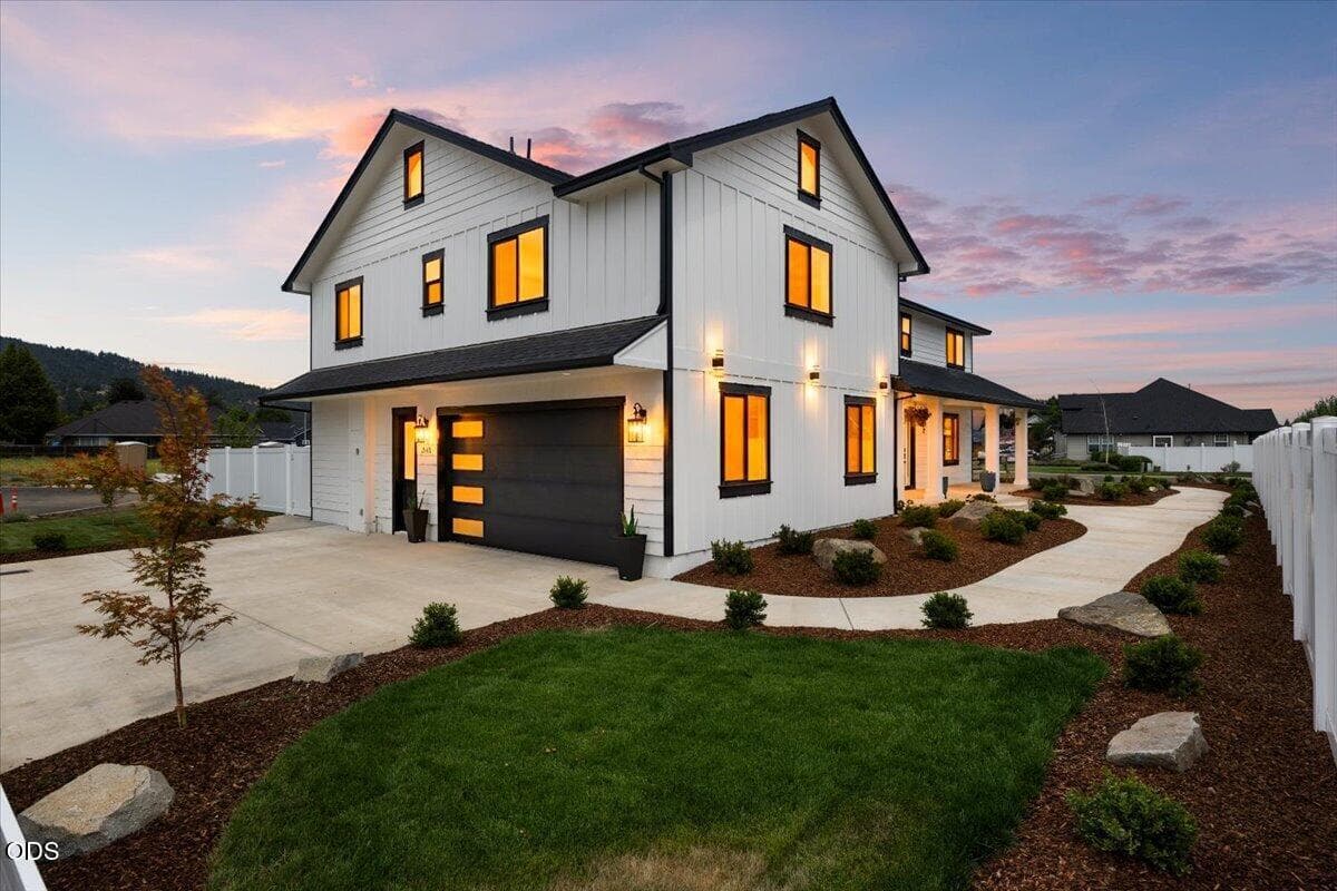 Photo of 610 Pheasant Creek 1 of 35