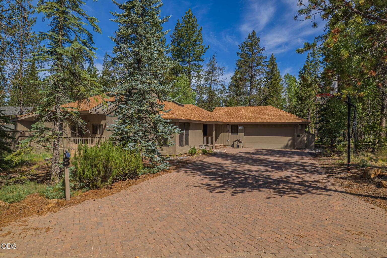 Welcome to 8 Cultus - exceptional single level living in a great cul-de-sac