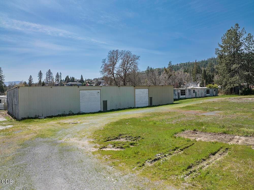 Photo of 2660 Vine 2 of 34