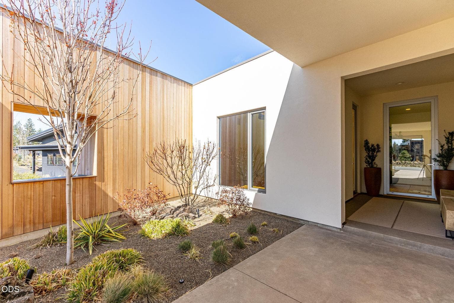 Photo of 61913 Hosmer Lake Drive 15 of 92