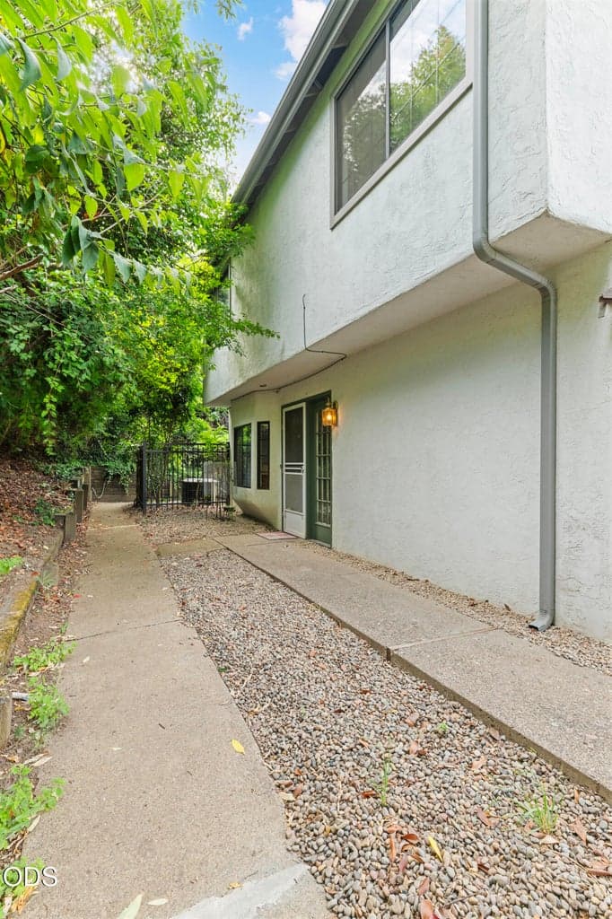 Photo of 495 Chestnut Street 5 of 22