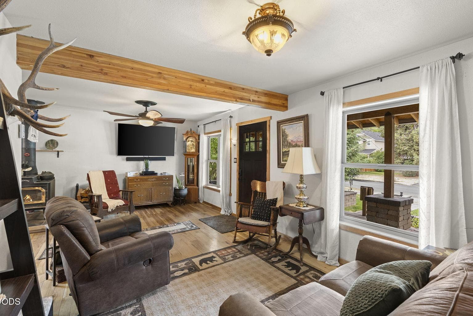 Photo of 615 NW Ogden Avenue 6 of 34