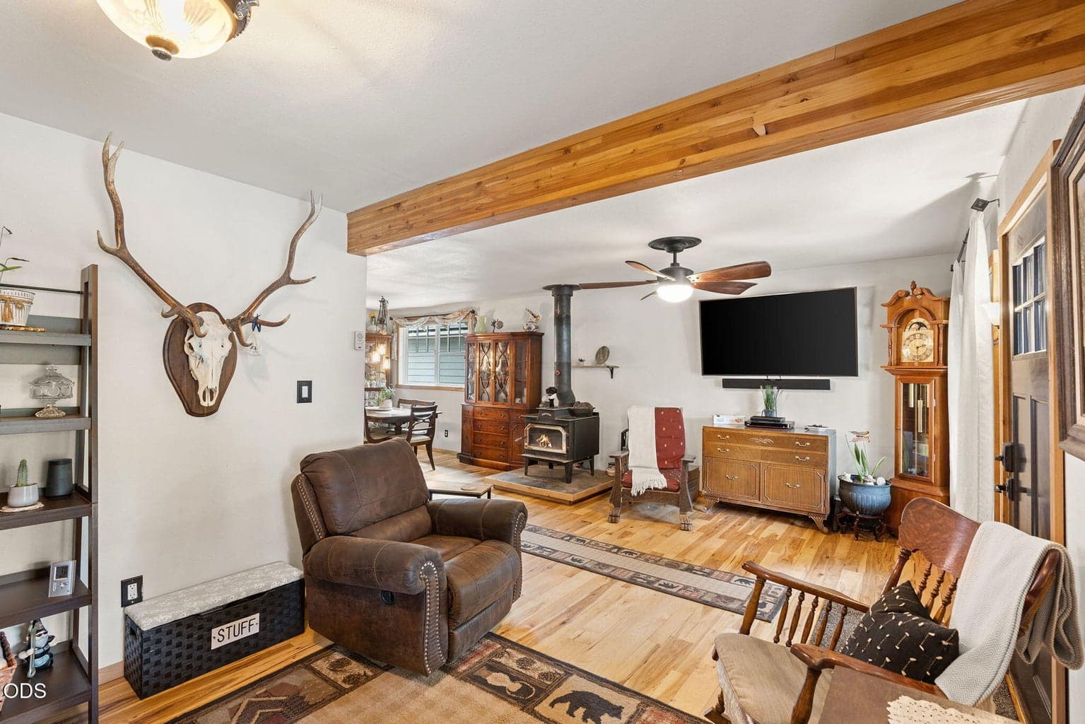 Photo of 615 NW Ogden Avenue 7 of 34