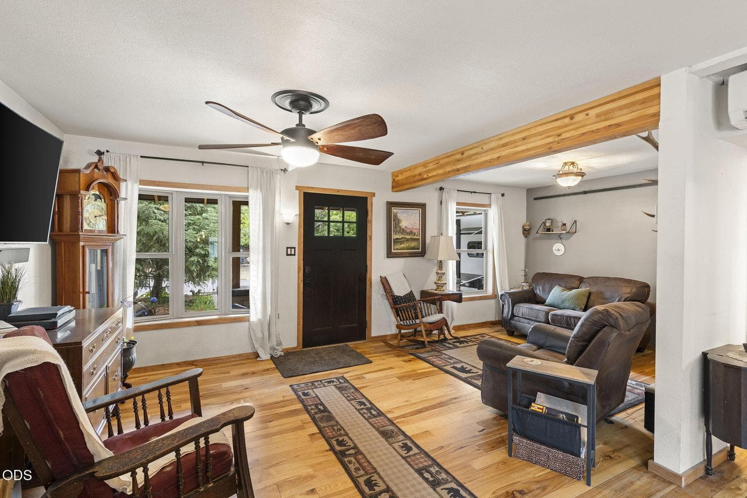 Photo of 615 NW Ogden Avenue 8 of 34