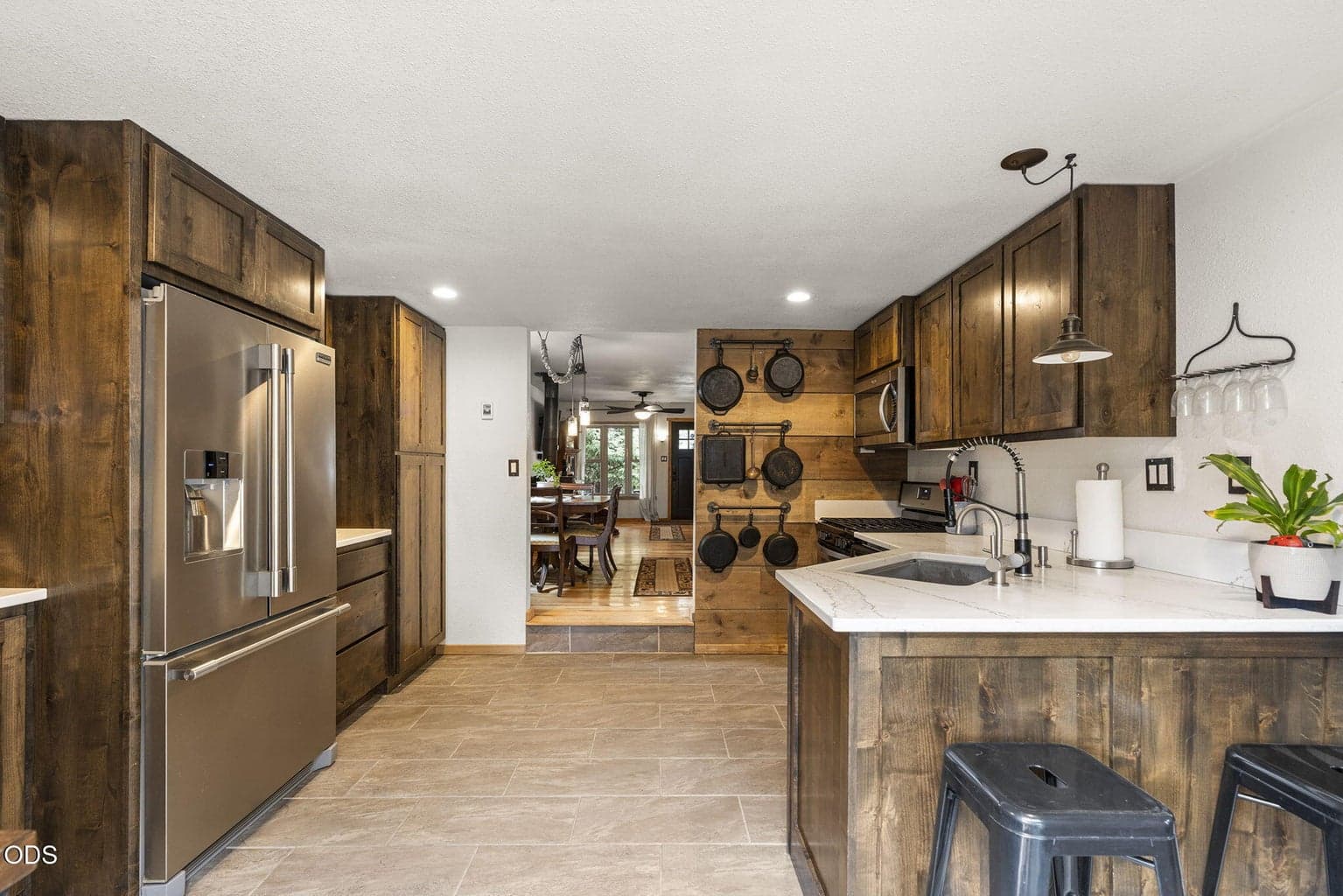 Photo of 615 NW Ogden Avenue 15 of 34