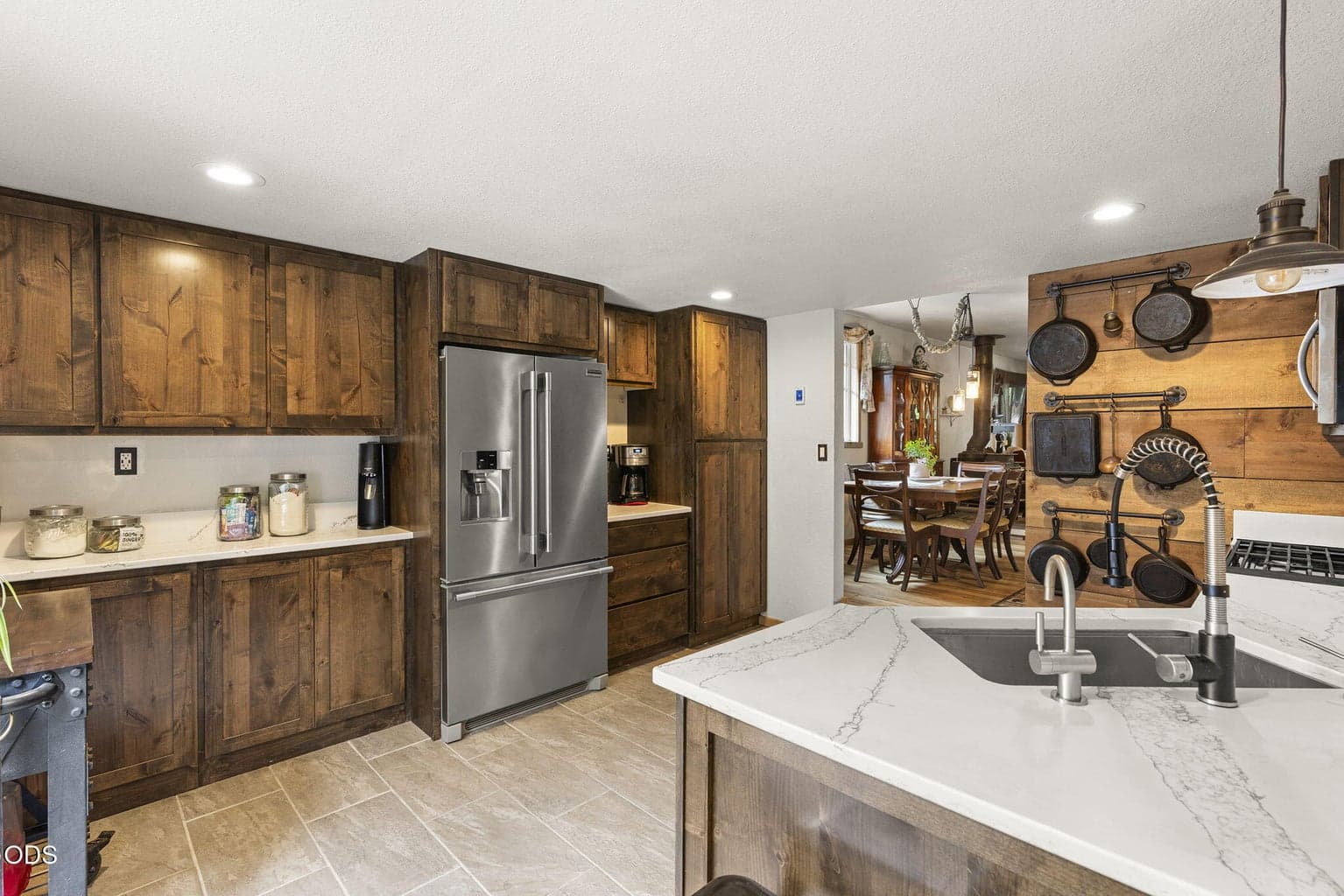 Photo of 615 NW Ogden Avenue 16 of 34