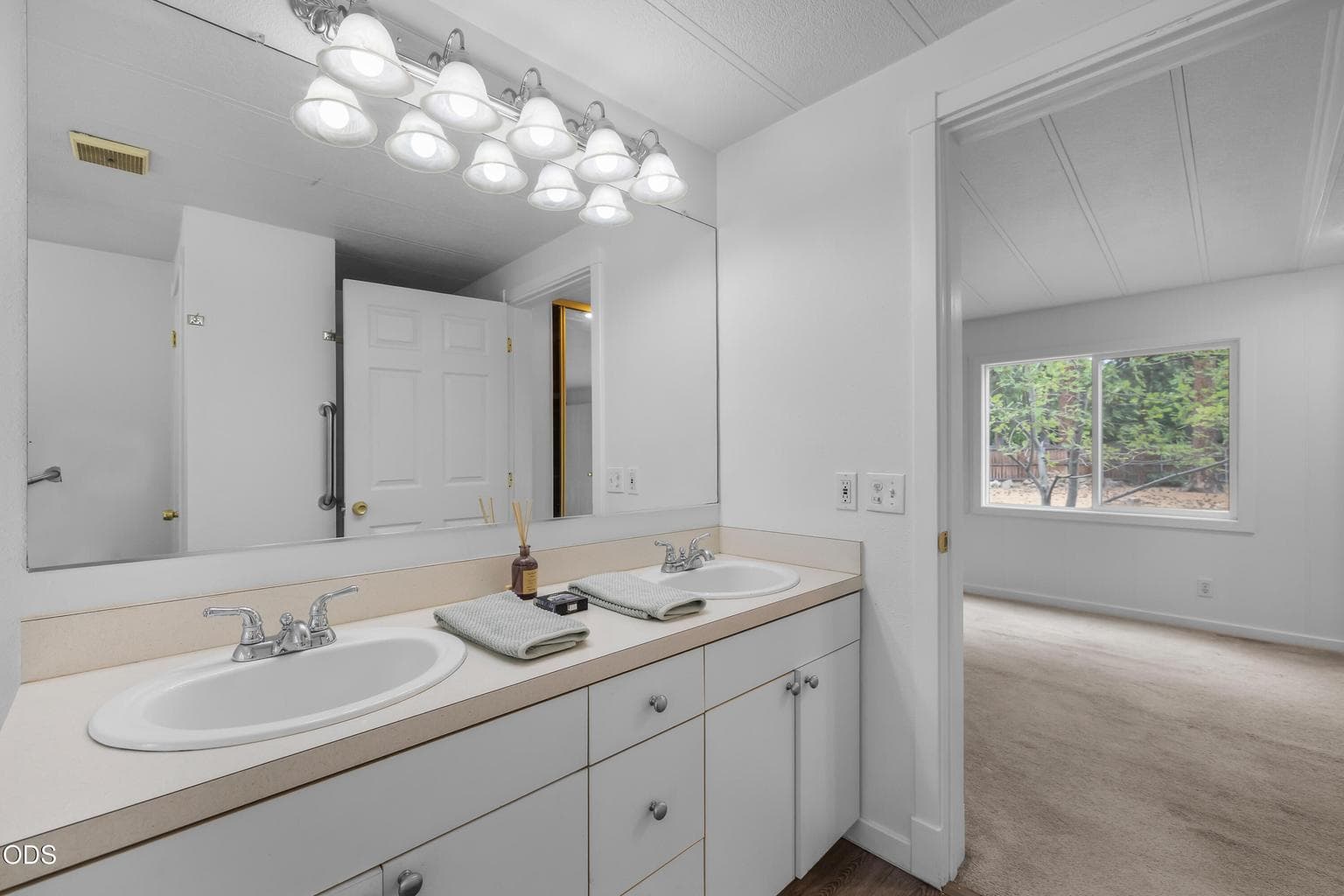 Photo of 61057 Chuckanut Drive 18 of 48