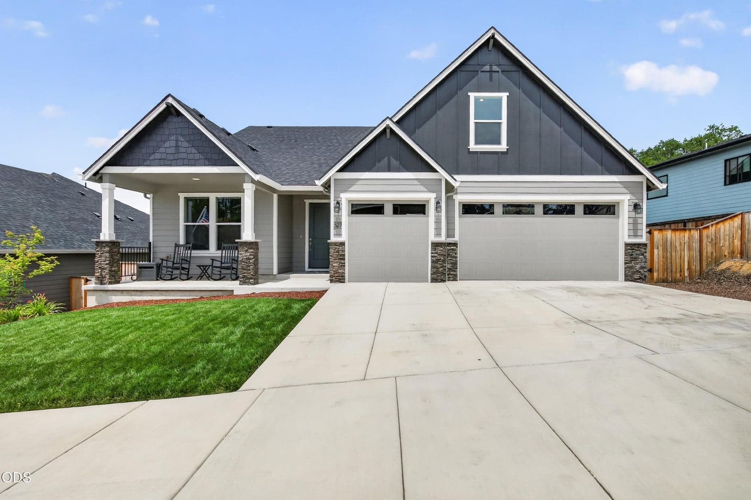 Photo of 327 Arrowhead 1 of 33