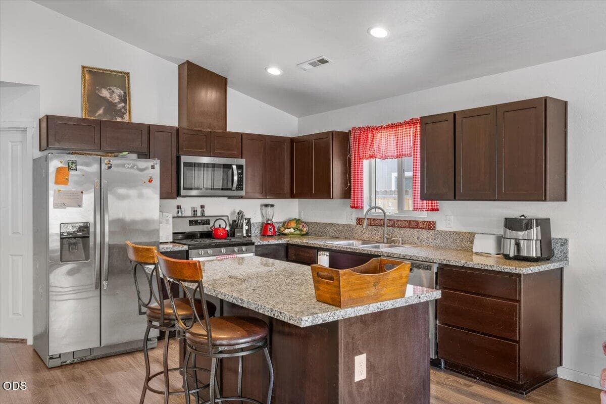 Photo of 7843 Cadence 5 of 18