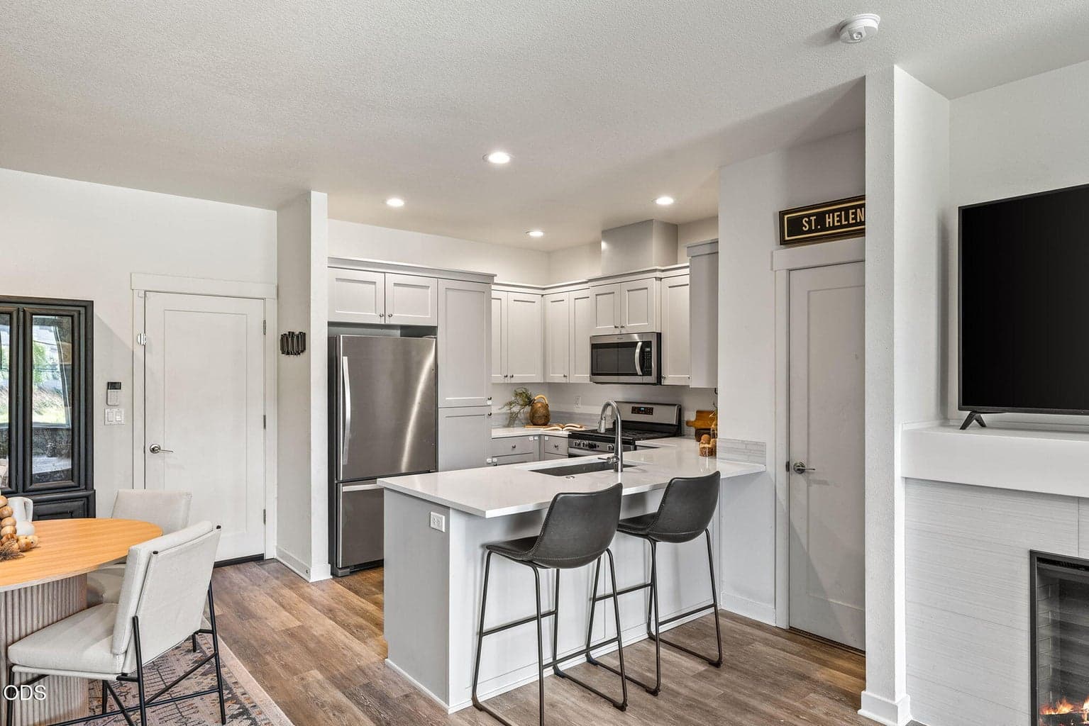 Photo of 2547 NE Purcell Boulevard 8 of 28