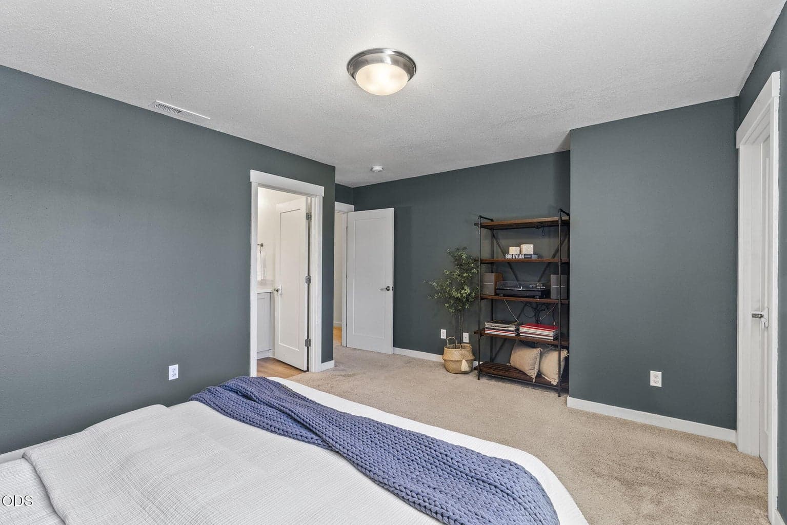 Photo of 2547 NE Purcell Boulevard 15 of 28