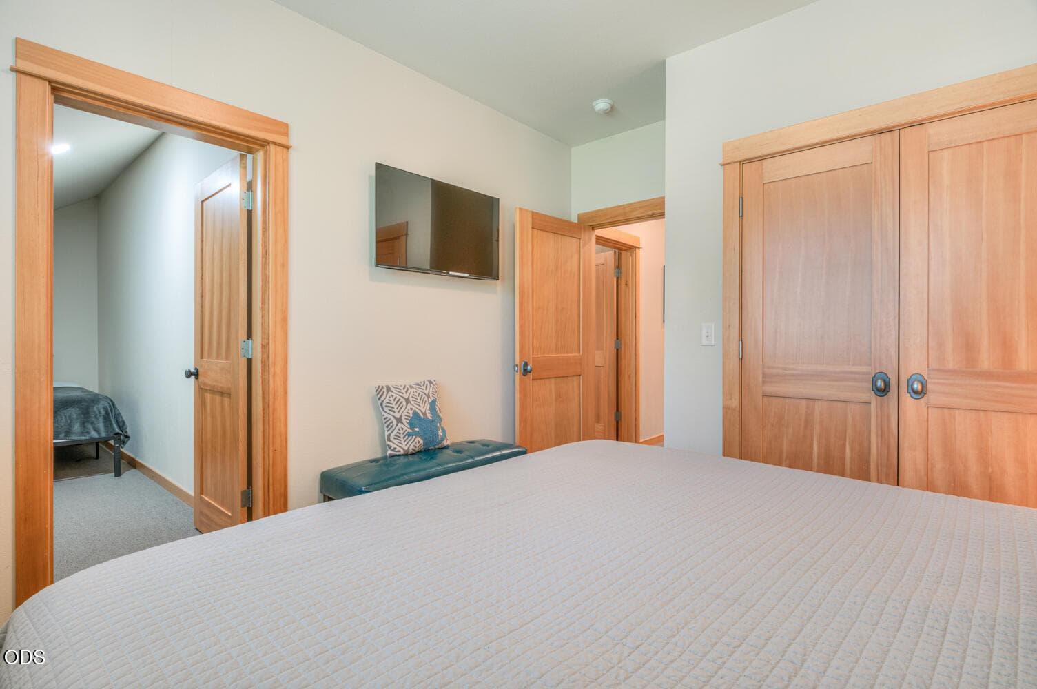 Photo of 57135 Fremont Drive 17 of 29