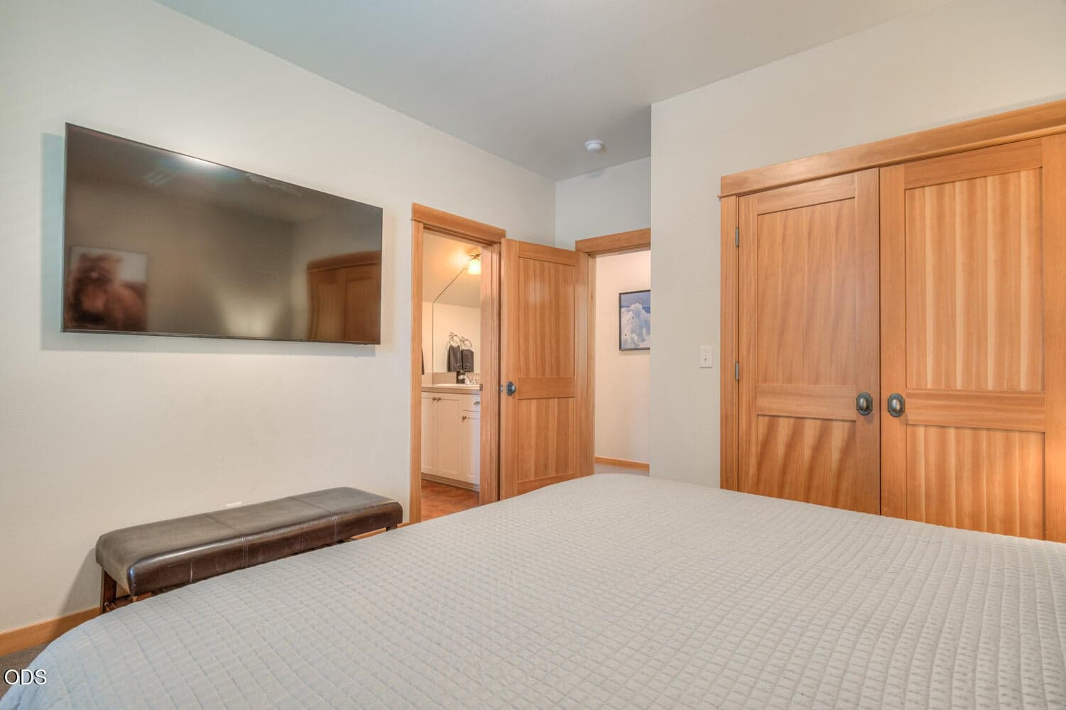 Photo of 57135 Fremont Drive 18 of 29
